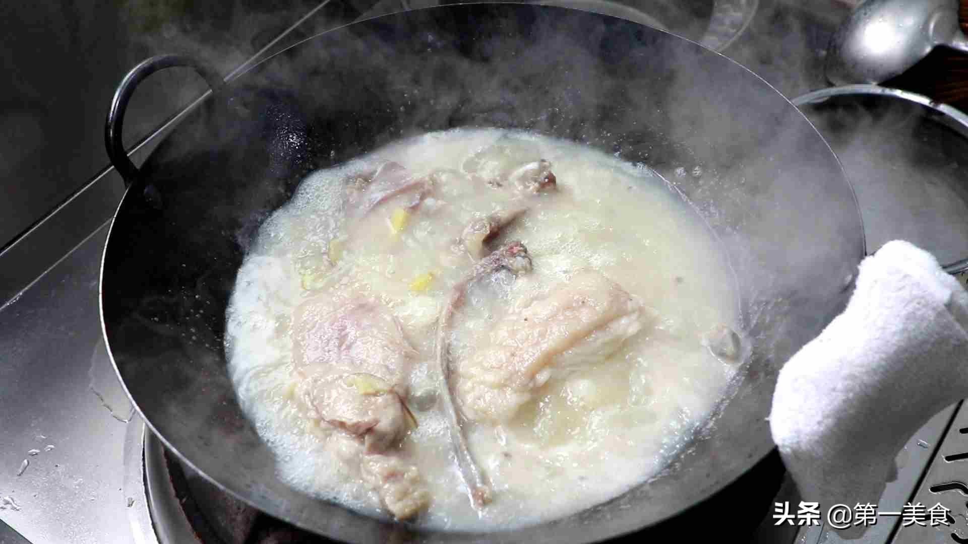 白炖羊肉汤怎么做好喝（羊肉炖豆腐汤的做法）-6