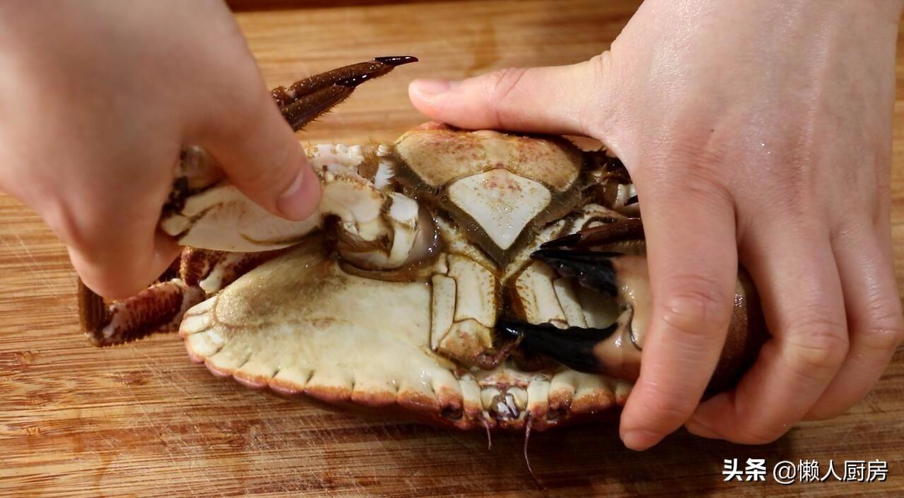 面包蟹怎么做好吃窍门_葱姜炒蟹最正宗的做法-2
