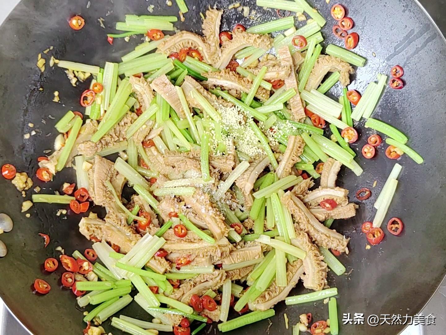 牛肚炒芹菜怎么做好吃又简单_炖牛肚的做法大全-14