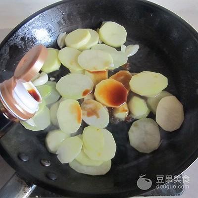 西红柿炒土豆片的做法_番茄炒土豆片怎么炒才好吃-5