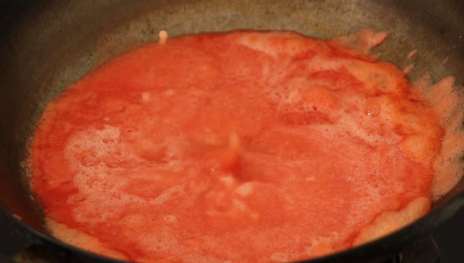 如何自制番茄酱能长期保存的_怎样熬制番茄酱-7