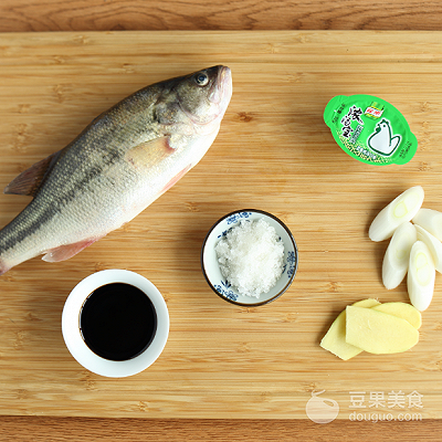 红烧鱼的家常做法简单（怎样红烧鱼好吃又简单）-2