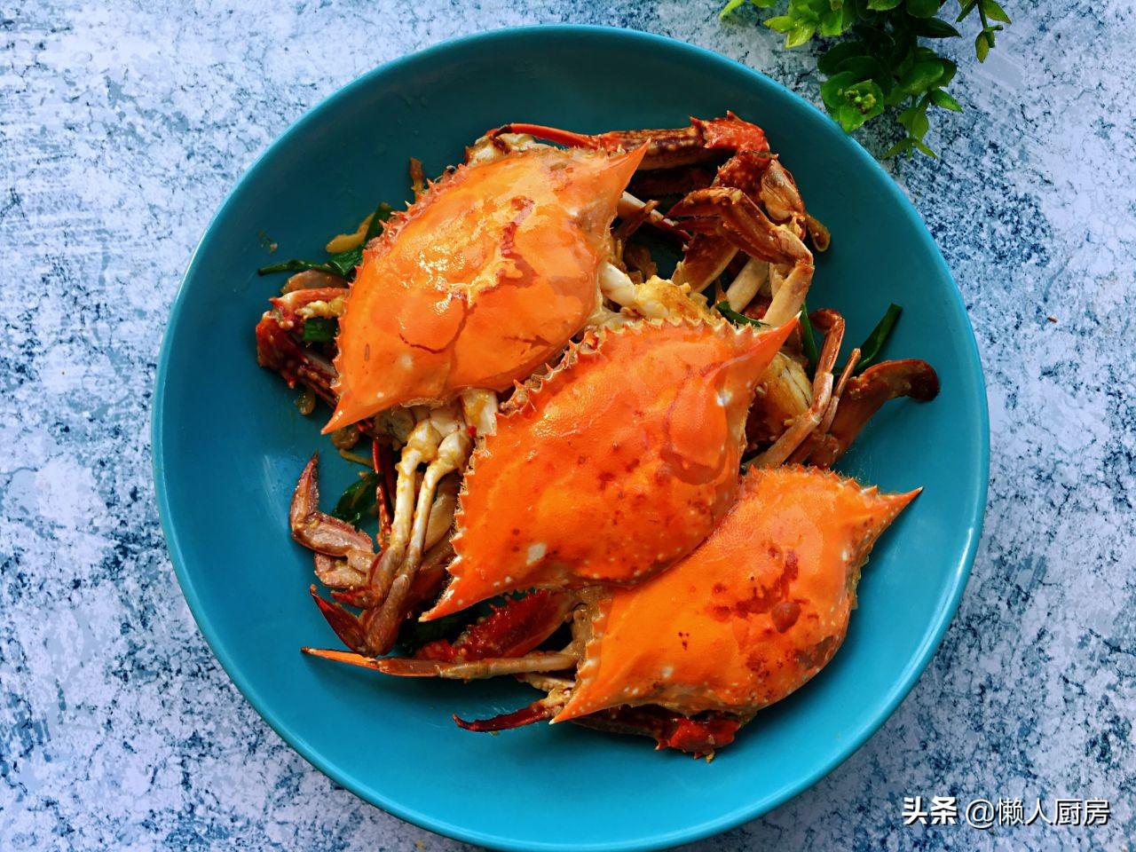 梭子蟹怎么做好吃又简单_葱姜炒梭子蟹的做法-20