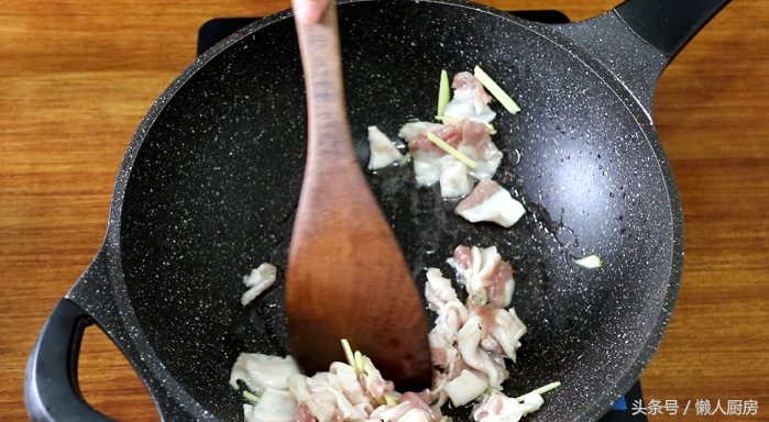 鲜茶树菇炒肉的家常做法，茶树菇炒肉片怎么做好吃窍门？-6