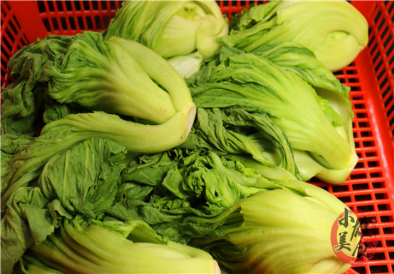家庭腌制酸菜的做法_腌酸菜的详细做法与步骤-3