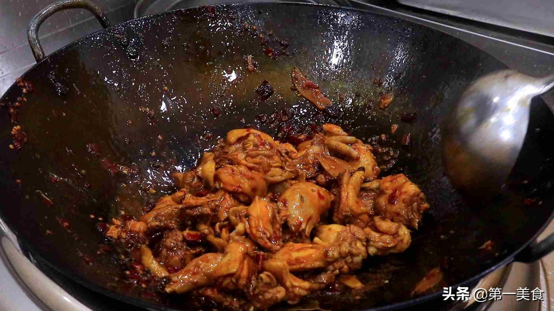 新疆的大盘鸡怎么做好吃_正宗大盘的鸡调料配方-6