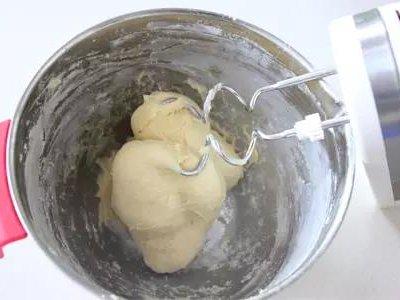 肉松卷面包的做法窍门（自制肉松面包卷的做法）-7