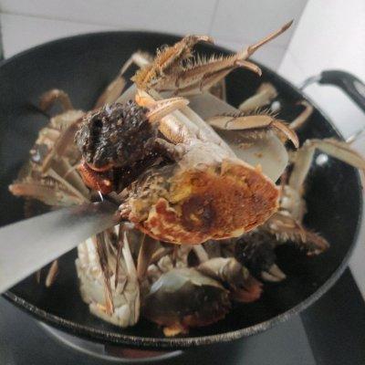 大闸蟹的正确吃法步骤_香煎大闸蟹烹饪过程-8
