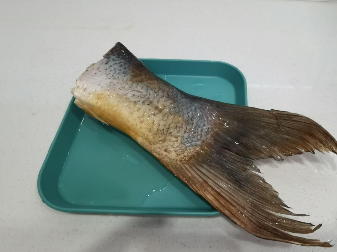用油炸过的鱼怎么做好吃，鱼尾巴的四种做法-12