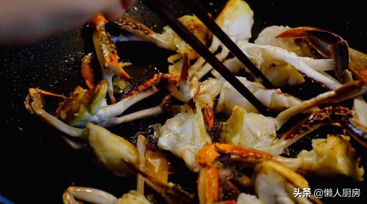 梭子蟹怎么做好吃又简单_葱姜炒梭子蟹的做法-16