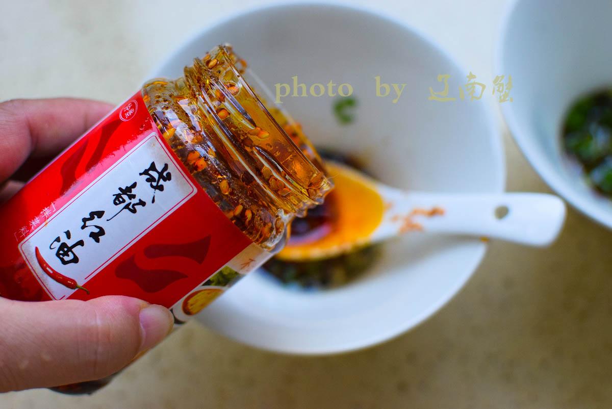 红油抄手是哪里的小吃_方皮包饺子的经典包法-14