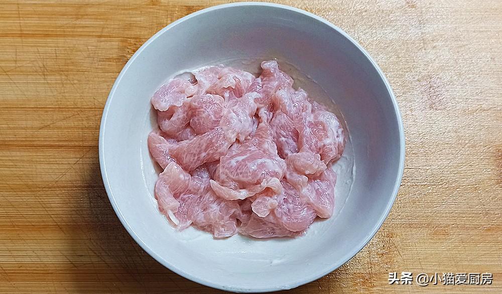猪肉炒口蘑的家常做法_口蘑炒肉片怎么做才好吃又简单-5