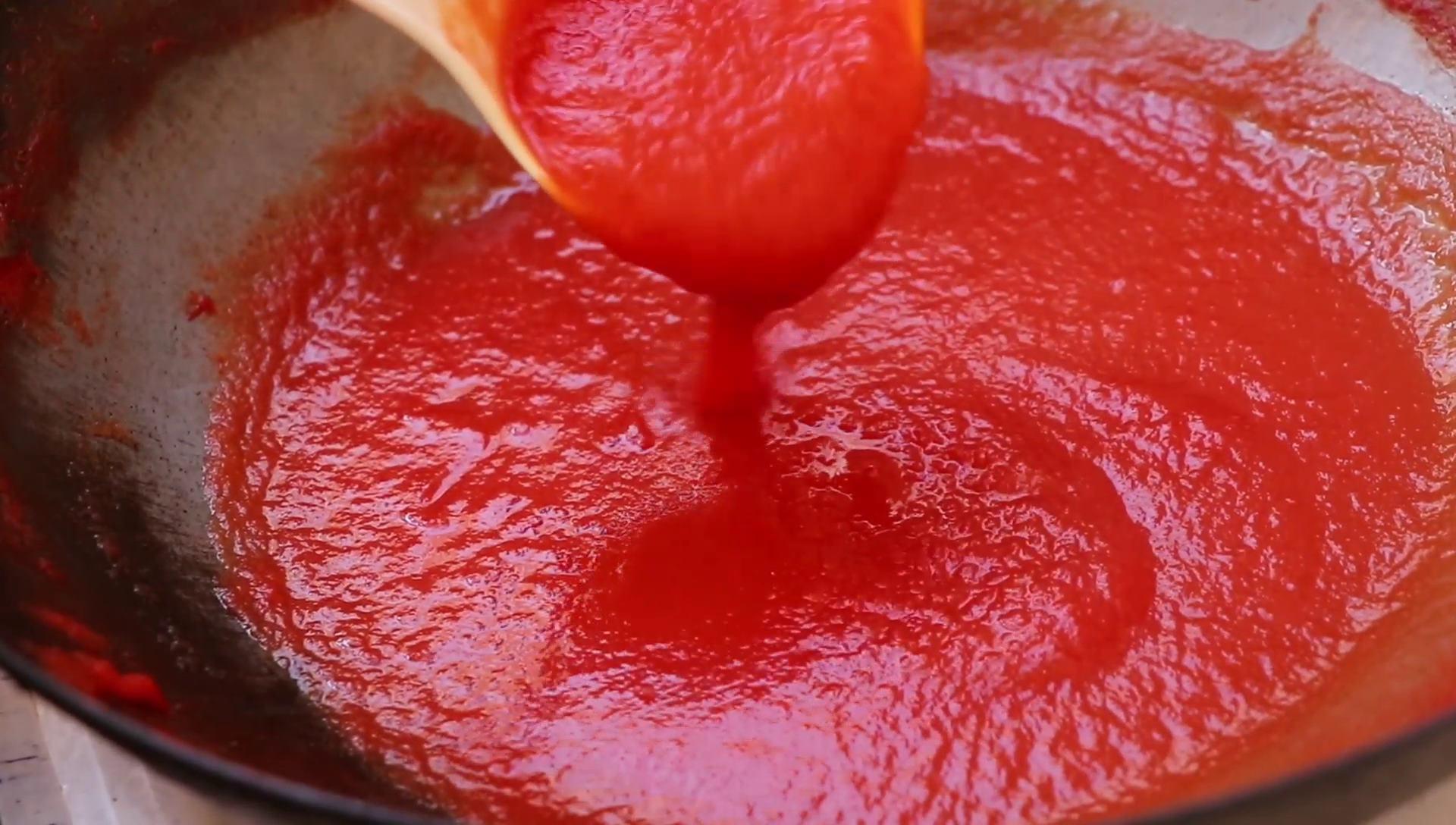 如何自制番茄酱能长期保存的_怎样熬制番茄酱-10