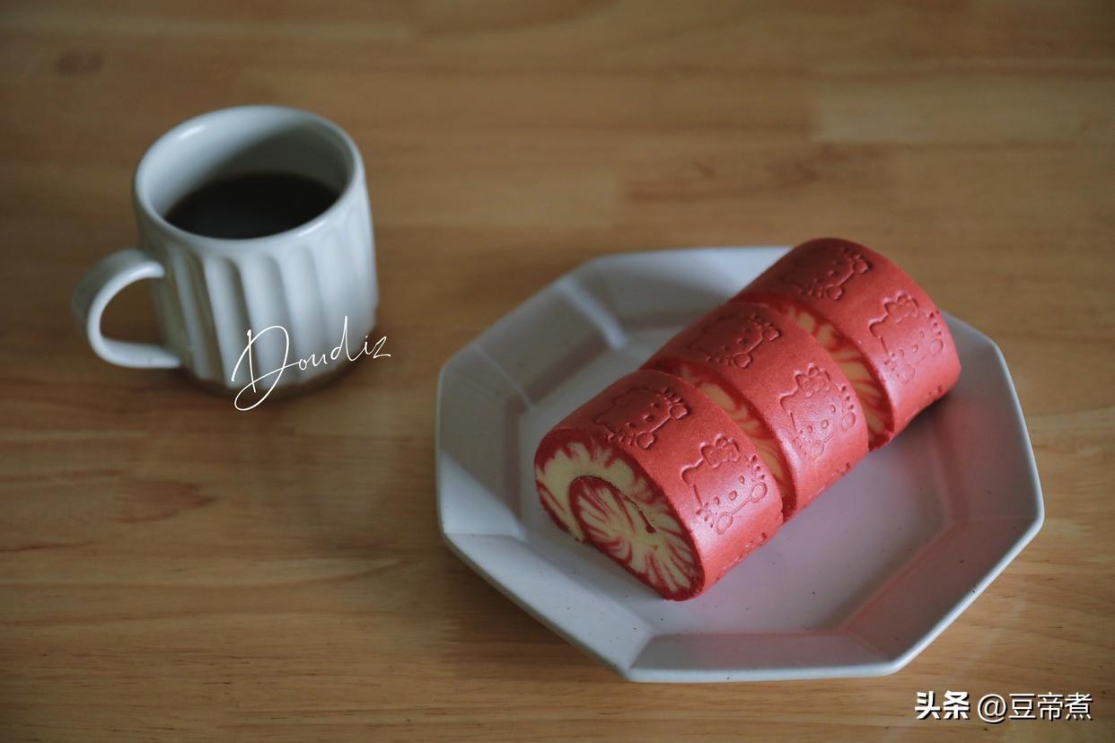 自制蛋糕的做法与配方，红丝绒旋风蛋糕卷的制作方法-2